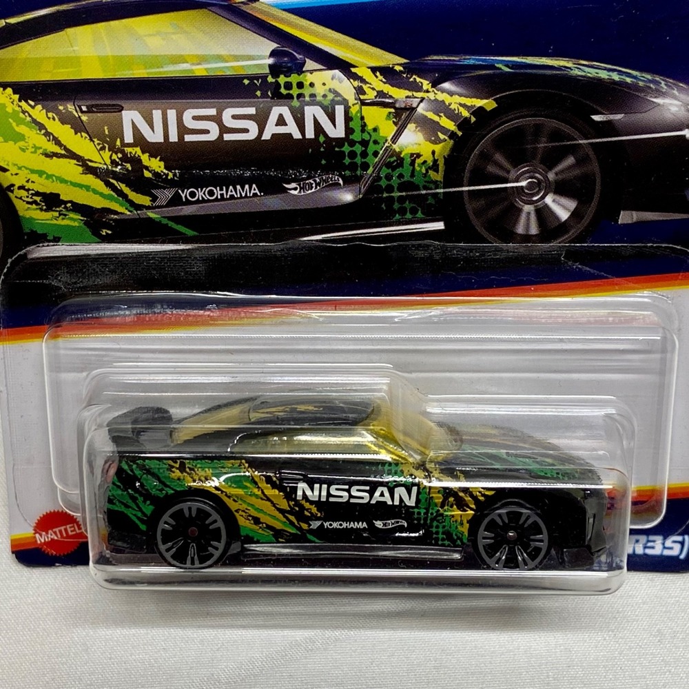 Hot Wheels Neon Speeders 2017 Nissan GT-R (R35) 3:8 Black Yellow Green 3/8 3